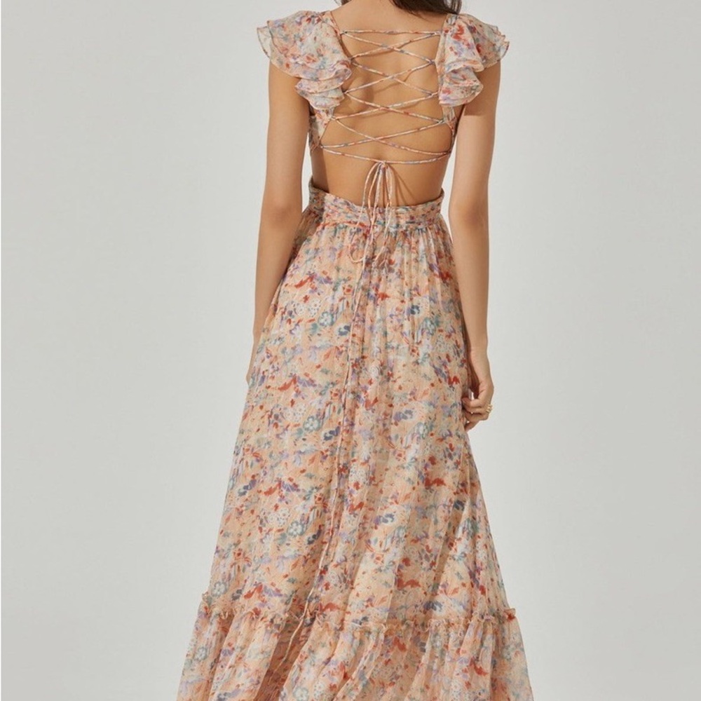 ASTR The Label Primrose Floral Strappy Back Maxi Peach Dress - Picture 4 of 9